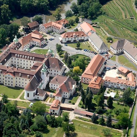 Gaestehaeuser St. Marienthal Bagian luar foto
