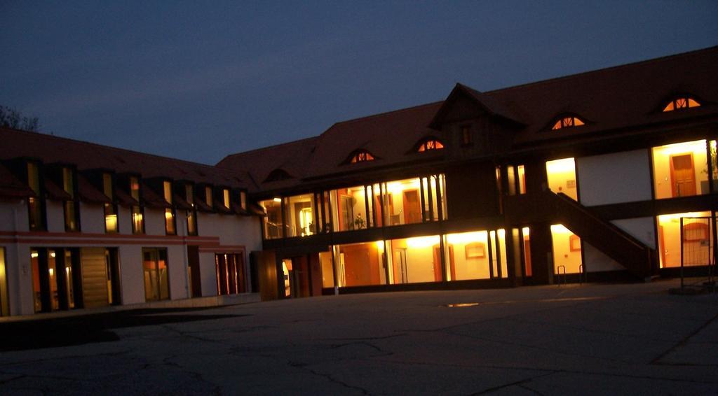 Gaestehaeuser St. Marienthal Bagian luar foto